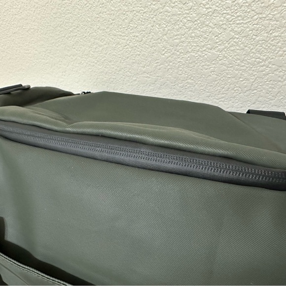 Green Foldable Travel Bag Large Capacity with Shoulder Strap - Picture 12 of 12